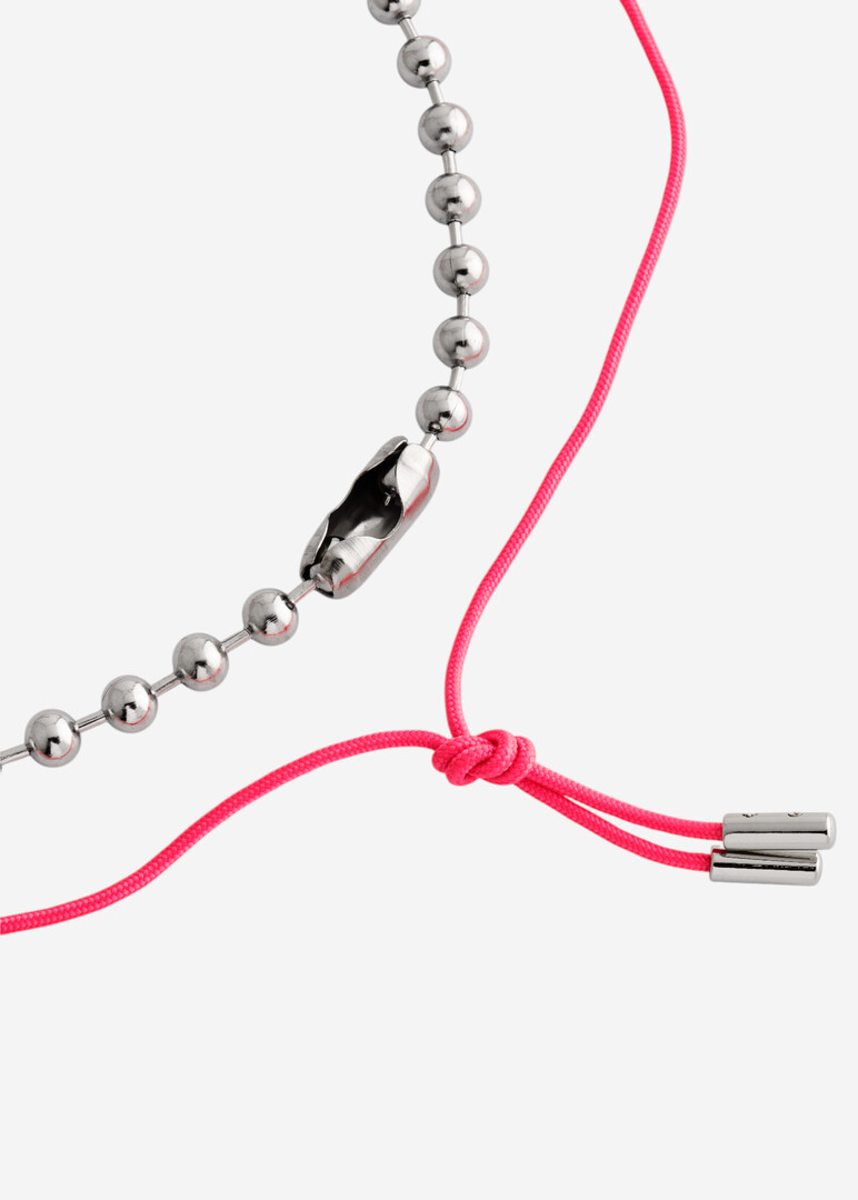 «Розовое многослойное колье Double Pleasure Pink» нужно перевести как «pink multi-layer necklace Double Pleasure Pink».