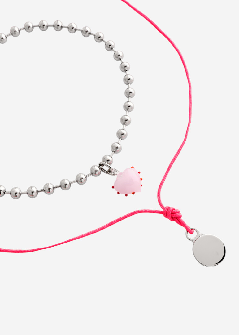 «Розовое многослойное колье Double Pleasure Pink» нужно перевести как «pink multi-layer necklace Double Pleasure Pink».