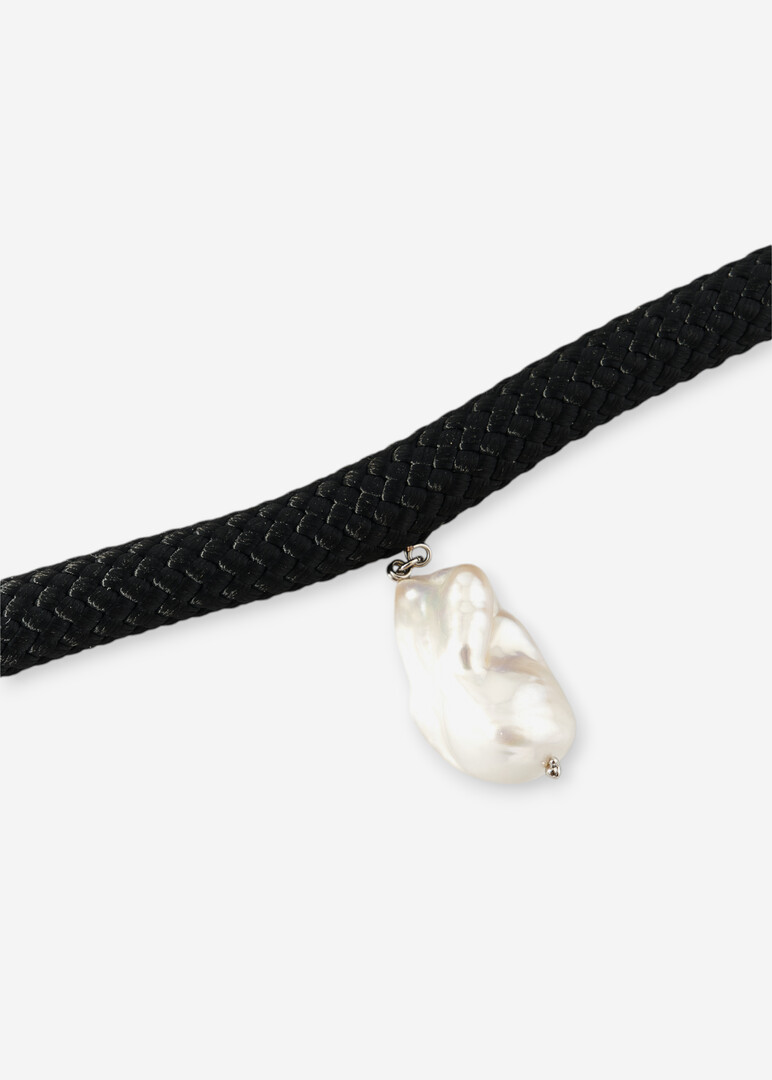 pearl cable black choker