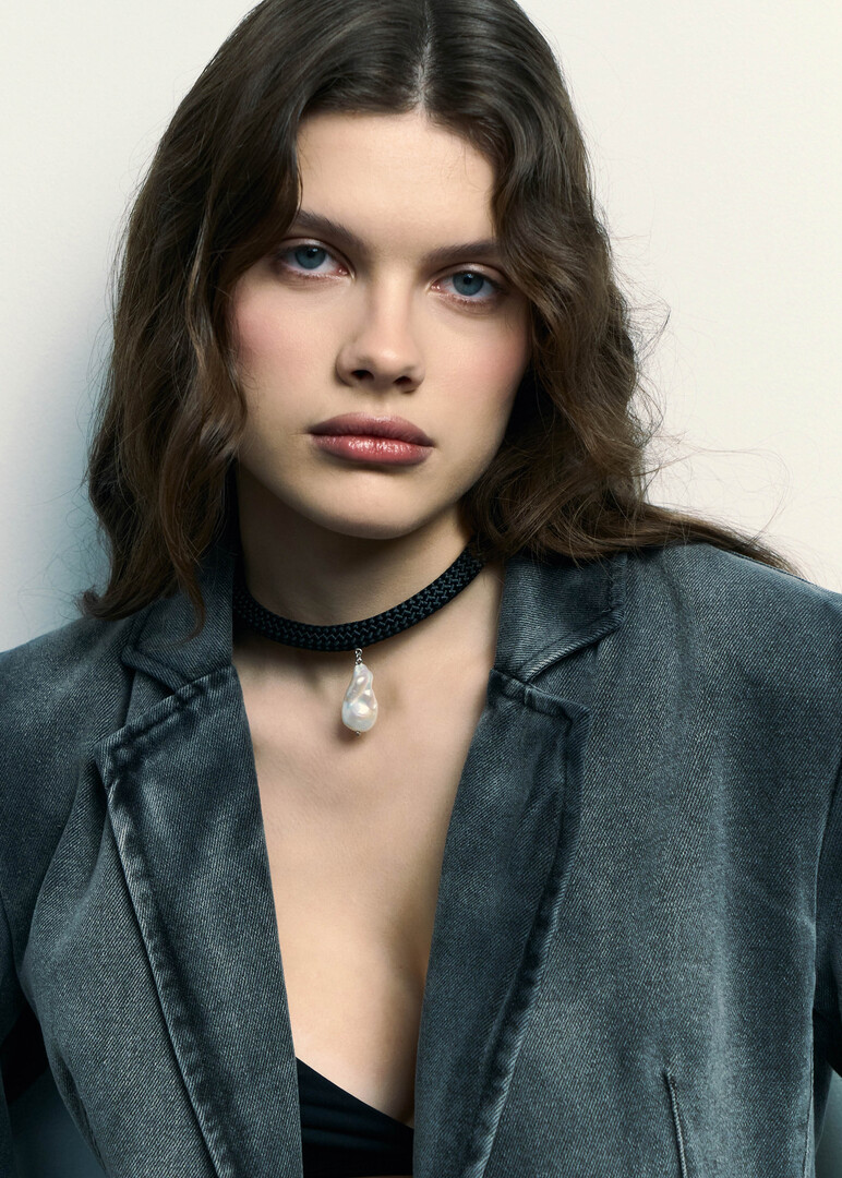 pearl cable black choker