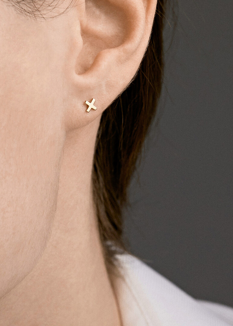 stud mono-earring yellow gold cross