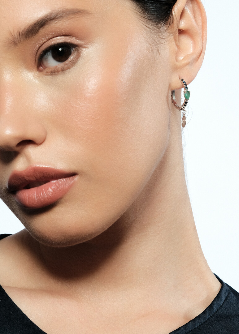 Earrings in white gold with sapphires and emeralds NIGHTSHADE