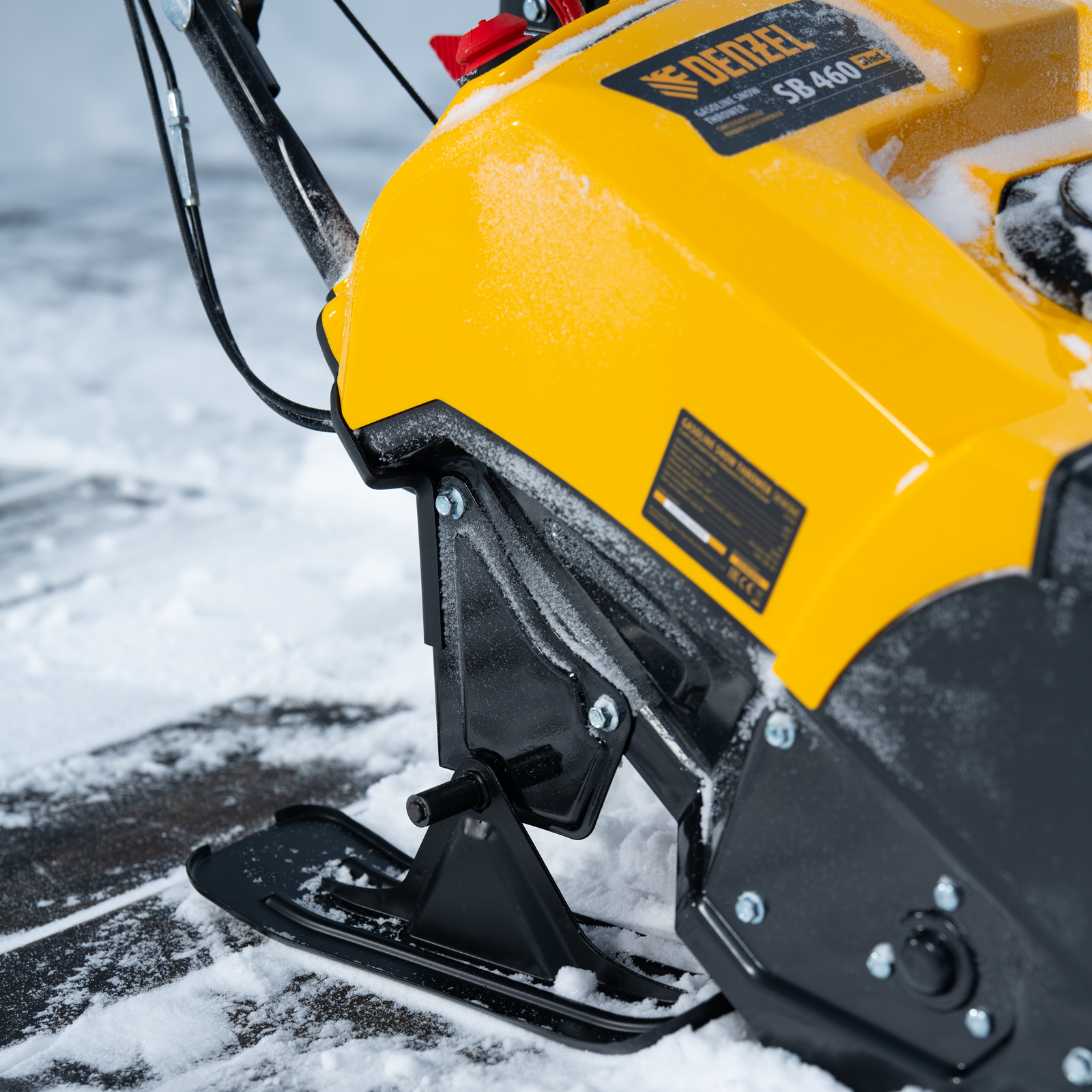Бензиновая снегоуборочная машина SB 460 Sled, 99cc, лыжи ручной старт Denzel