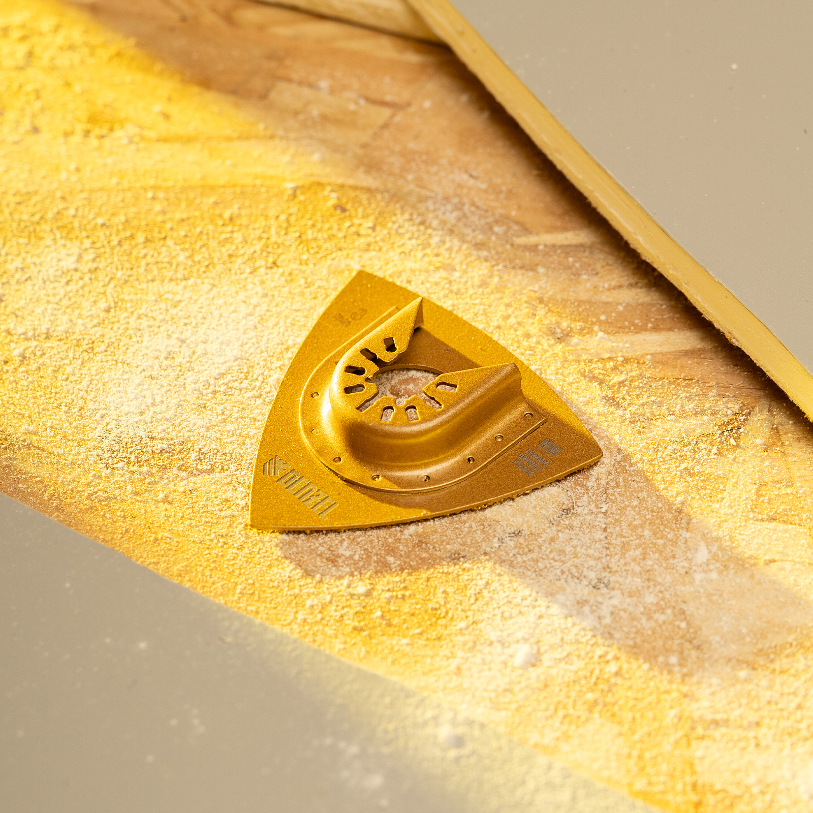 Насадка для МФИ шлифовальная дельтавидная, HM, по плитке и дереву, 78 мм Denzel