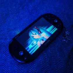 PSVita в 2025. старье или новая легенда? обзор "провальной" консоли от Sony.