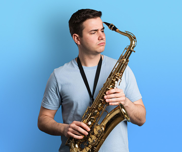 Проверяю клапаны - подушечки слегка ходят по отверстию, когда их трогаешь рукой, проверяю на свет — из клапана C5 проходит свет (!).