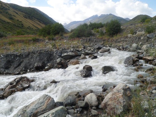 Туристическая база в горах Осетии.