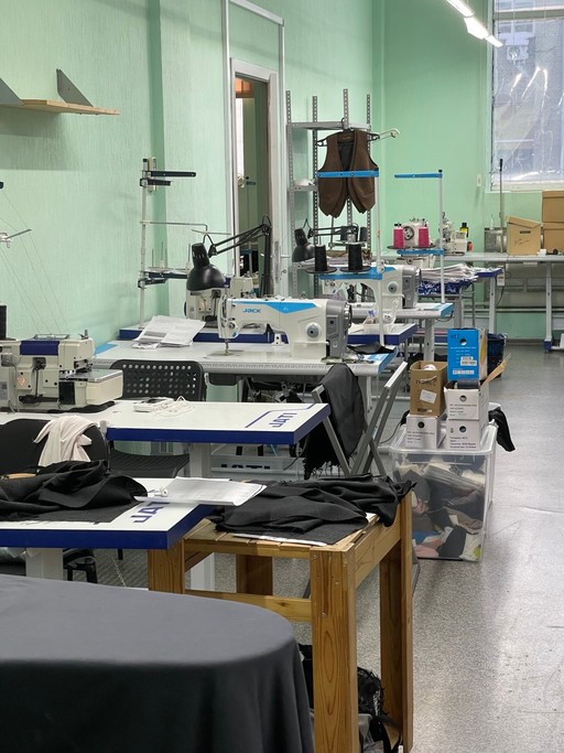 Швейное производство с оффлайн бутиками и собственным брендом