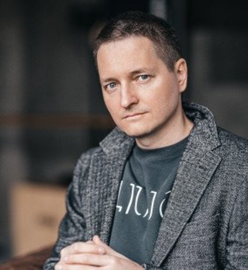 Евгений Ларионов