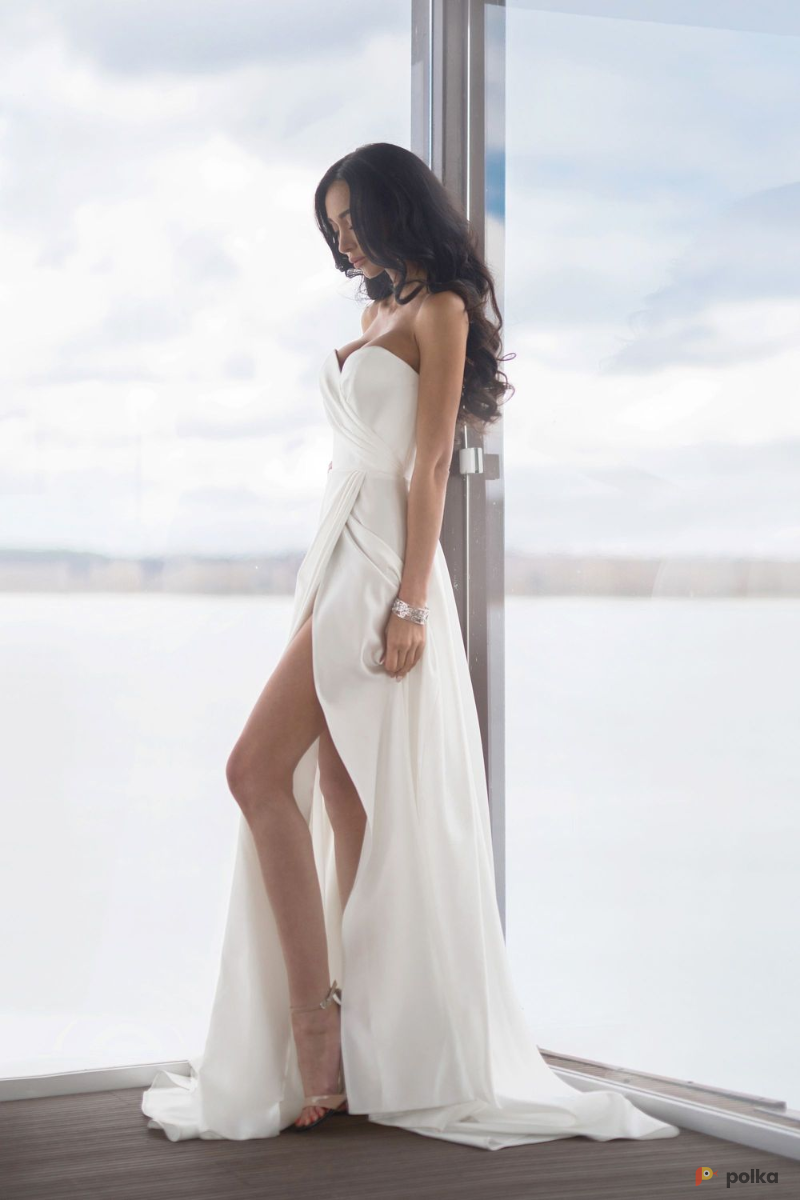 Возьмите Свадебное платье со шлейфом 40-42 напрокат (Фото 1) в Москве