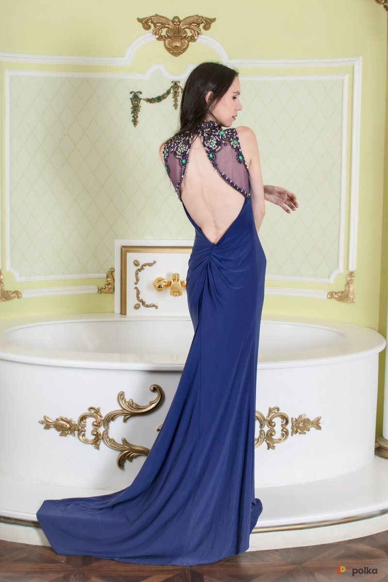 Возьмите Вечернее платье со стразами открытой спиной, Sherry hill синее  напрокат (Фото 2) в Санкт-Петербурге