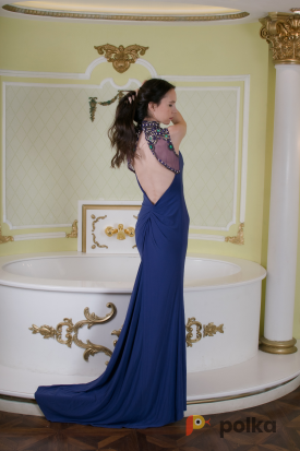 Возьмите Вечернее платье со стразами открытой спиной, Sherry hill синее  напрокат (Фото 4) в Санкт-Петербурге