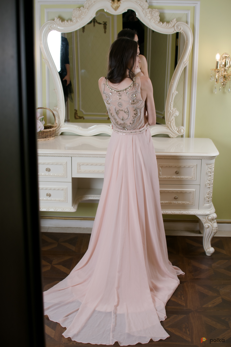 Возьмите Нежно-розовое платье со шлейфом напрокат (Фото 2) в Санкт-Петербурге