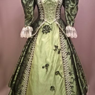 Женское историческое платье в стиле барокко