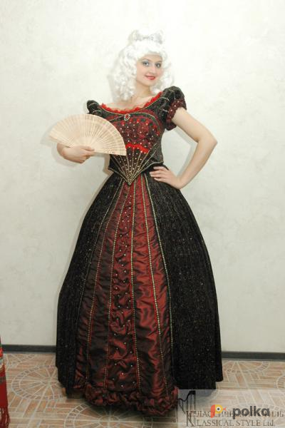 Возьмите  Женское историческое платье в стиле Барокко (Чёрное) напрокат (Фото 2) в Санкт-Петербурге