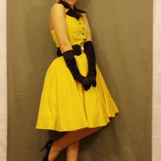 Жёлтое платье стиляги в горошек