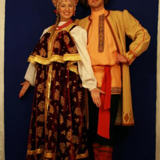 Мужской и женский национальные костюмы
