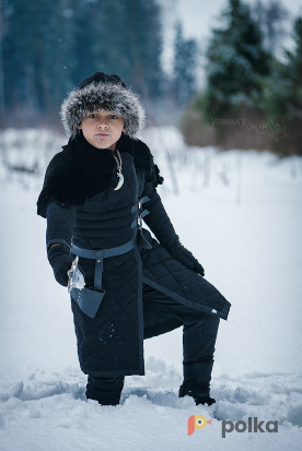 Возьмите Черная пелерина из мутона с фибулами напрокат (Фото 3) в Москве