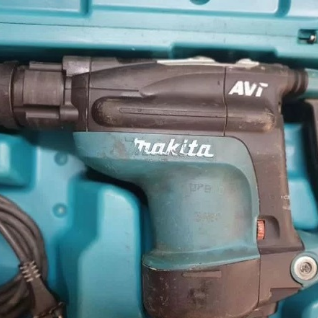 Перфоратор MAKITA HR4011C