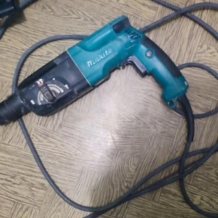 Перфоратор Makita HR 2450