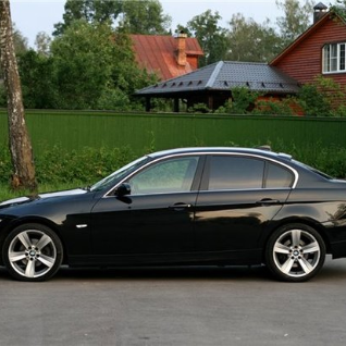 Автомобиль BMW E90