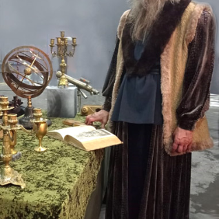 Коперник Костюм