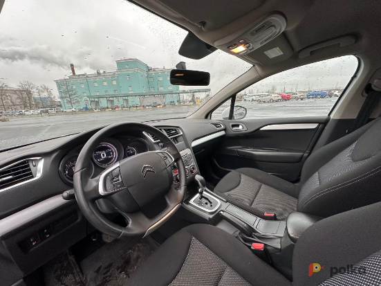 Возьмите Автомобиль Citroen C4 напрокат (Фото 3) в Санкт-Петербурге