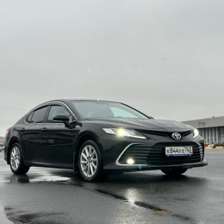 Автомобиль Toyota Camry