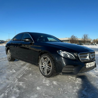 Автомобиль Mercedes E200