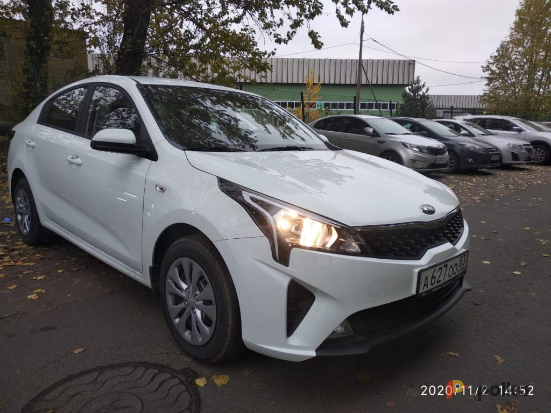 Возьмите автомобиль Kia Rio 2020 напрокат (Фото 1) в Санкт-Петербурге