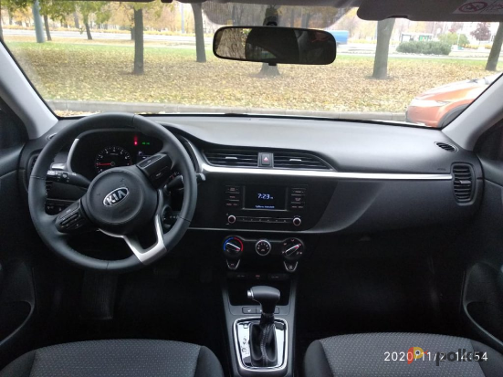 Возьмите автомобиль Kia Rio 2020 напрокат (Фото 3) в Санкт-Петербурге