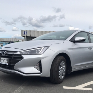 Автомобиль Hyundai Elantra 2019