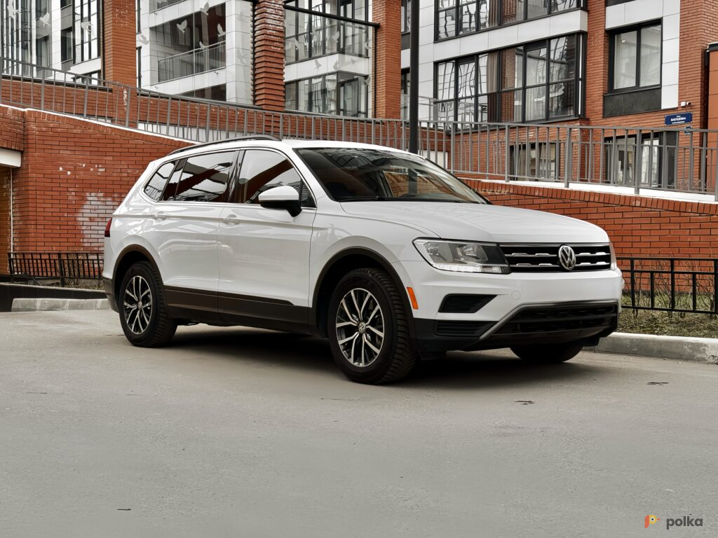 Возьмите Автомобиль Volkswagen Tiguan SE напрокат (Фото 2) в Санкт-Петербурге