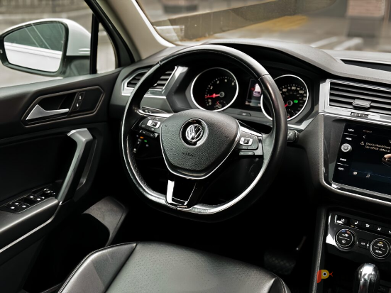 Возьмите Автомобиль Volkswagen Tiguan SE напрокат (Фото 3) в Санкт-Петербурге
