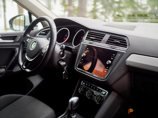 Возьмите Автомобиль Volkswagen Tiguan напрокат (Фото 2) в Санкт-Петербурге