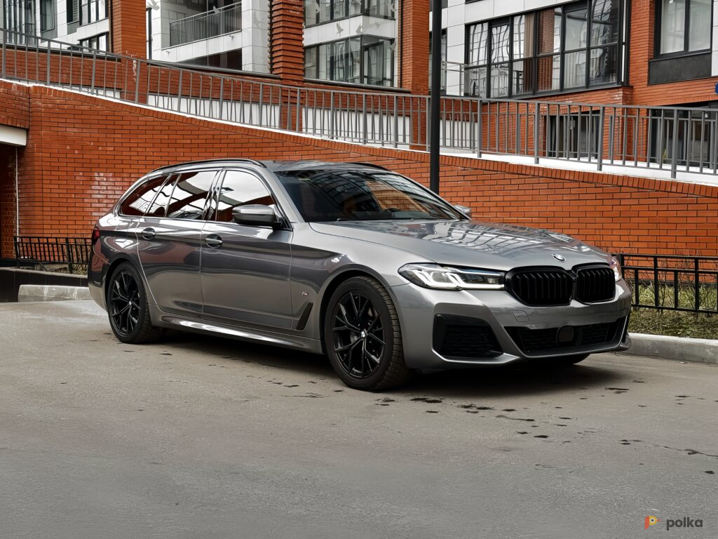 Возьмите Автомобиль BMW 520D Touring xDrive напрокат (Фото 2) в Санкт-Петербурге