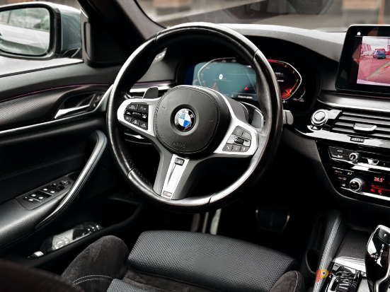 Возьмите Автомобиль BMW 520D Touring xDrive напрокат (Фото 3) в Санкт-Петербурге