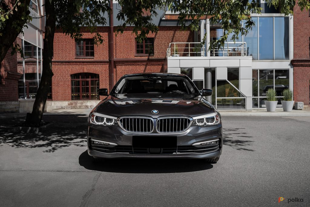 Возьмите Автомобиль BMW 520d xDrive напрокат (Фото 2) в Санкт-Петербурге