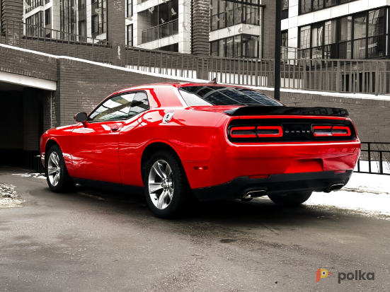 Возьмите Автомобиль Dodge Challenger напрокат (Фото 2) в Санкт-Петербурге