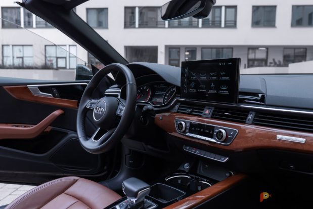 Возьмите Автомобиль Audi A5 Cabrio напрокат (Фото 2) в Санкт-Петербурге