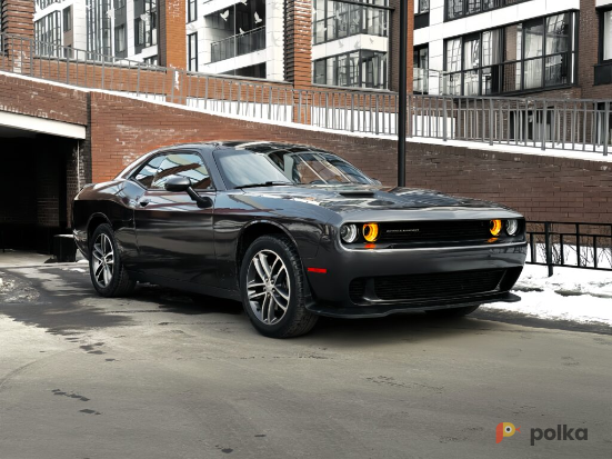 Возьмите Автомобиль Dodge Challenger 4WD напрокат (Фото 1) в Санкт-Петербурге