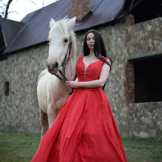 Платье бальное пышное красное Vampire