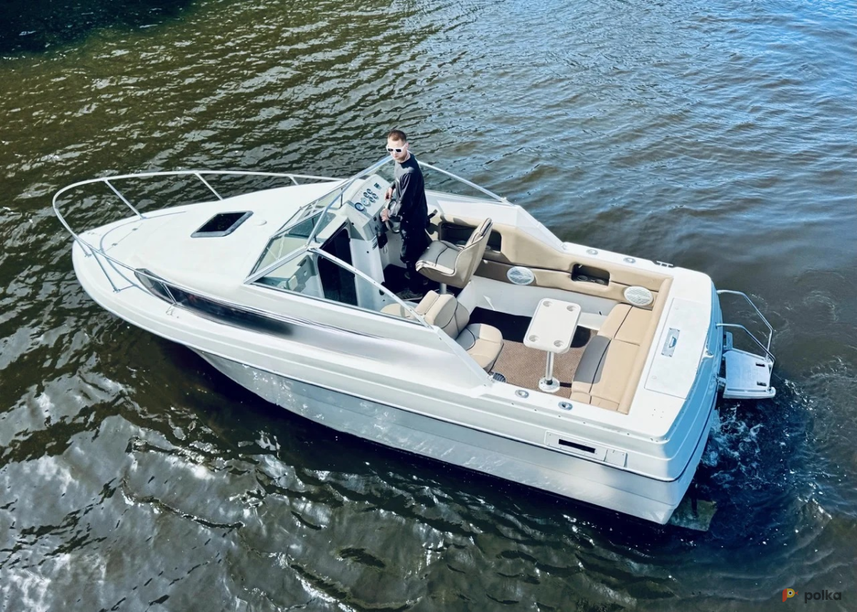 Возьмите Прогулочный катер BAYLINER 225 напрокат (Фото 2) в Санкт-Петербурге