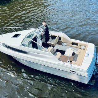 Прогулочный катер BAYLINER 225