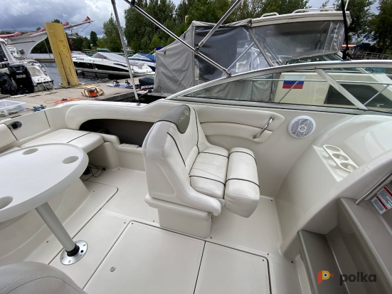 Возьмите катер Sea Ray 225 с капитаном  напрокат (Фото 4) в Санкт-Петербурге