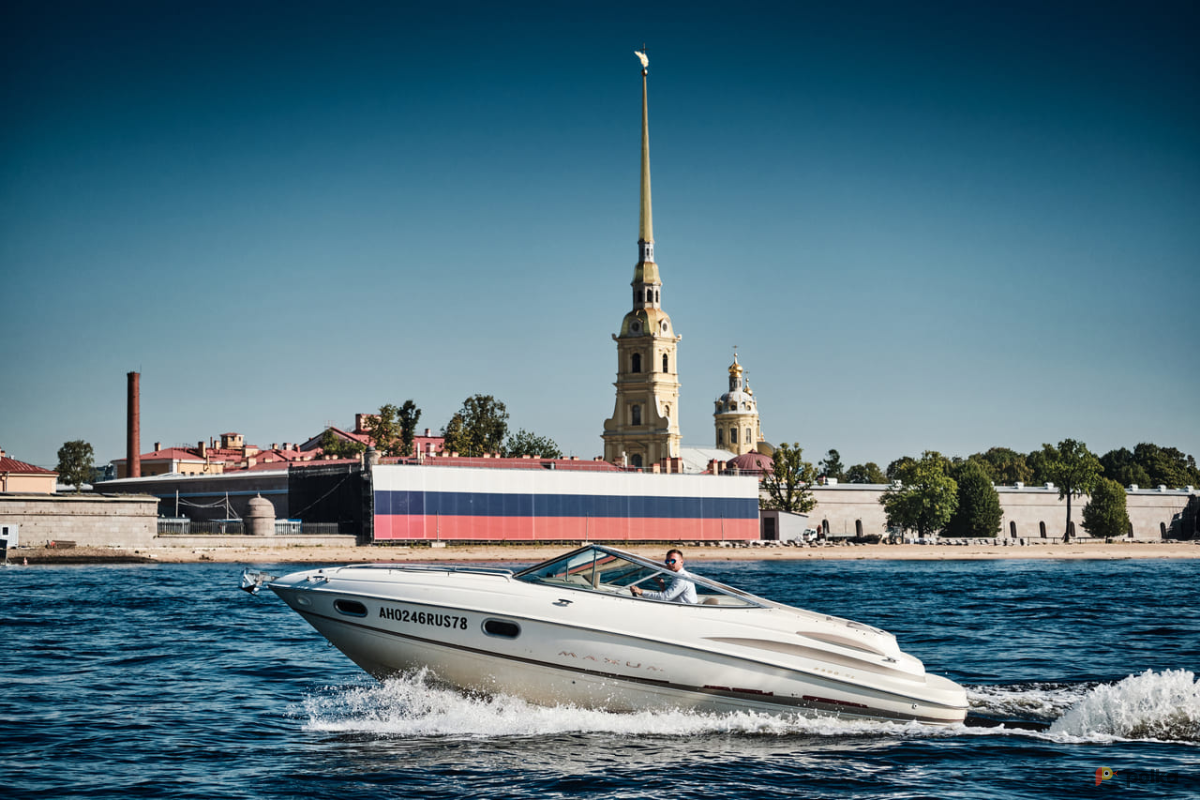 Возьмите катер Maxum 2300 sc с капитаном напрокат (Фото 2) в Санкт-Петербурге