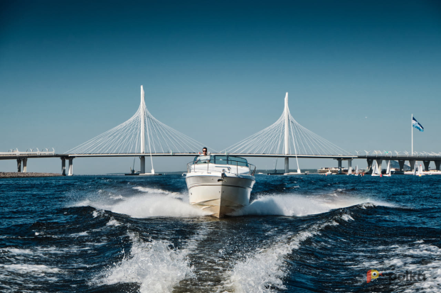 Возьмите катер Sea Ray 270 с капитаном  напрокат (Фото 2) в Санкт-Петербурге
