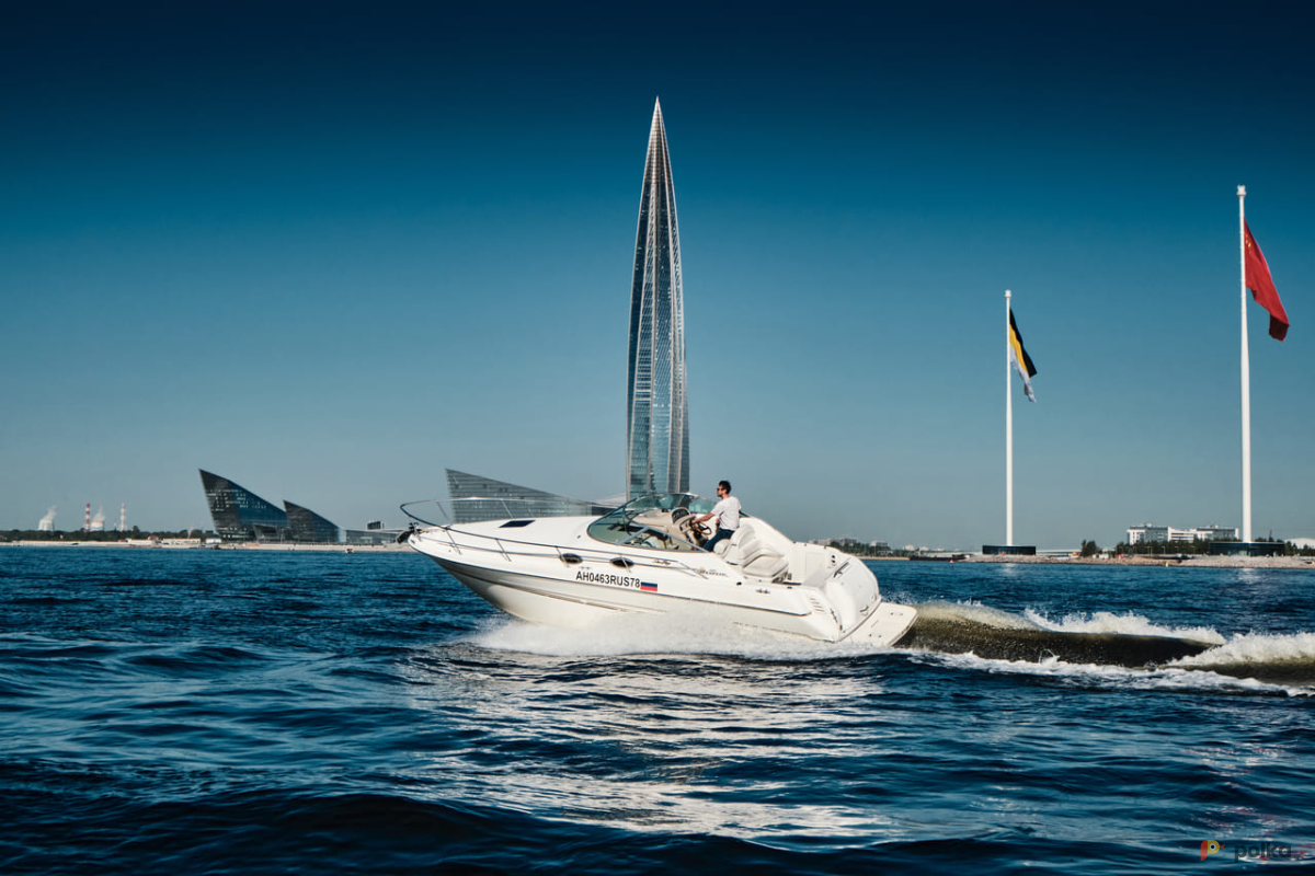 Возьмите катер Sea Ray 270 с капитаном  напрокат (Фото 2) в Санкт-Петербурге