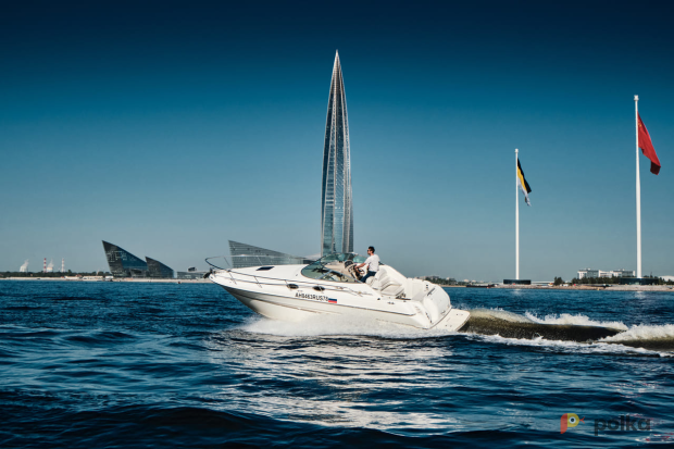 Возьмите катер Sea Ray 270 с капитаном  напрокат (Фото 1) в Санкт-Петербурге
