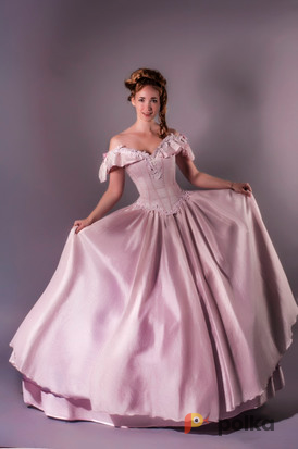 Возьмите Роскошное бальное платье в стиле 19 века "Розовый жасмин" напрокат (Фото 2) в Москве
